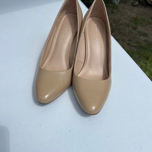 Kate and Kate Tan heels